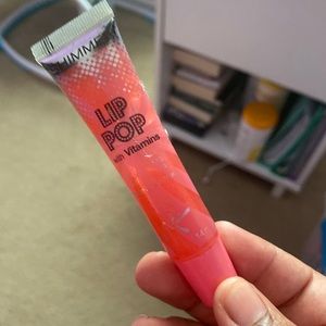 Shimmering Lip Gloss